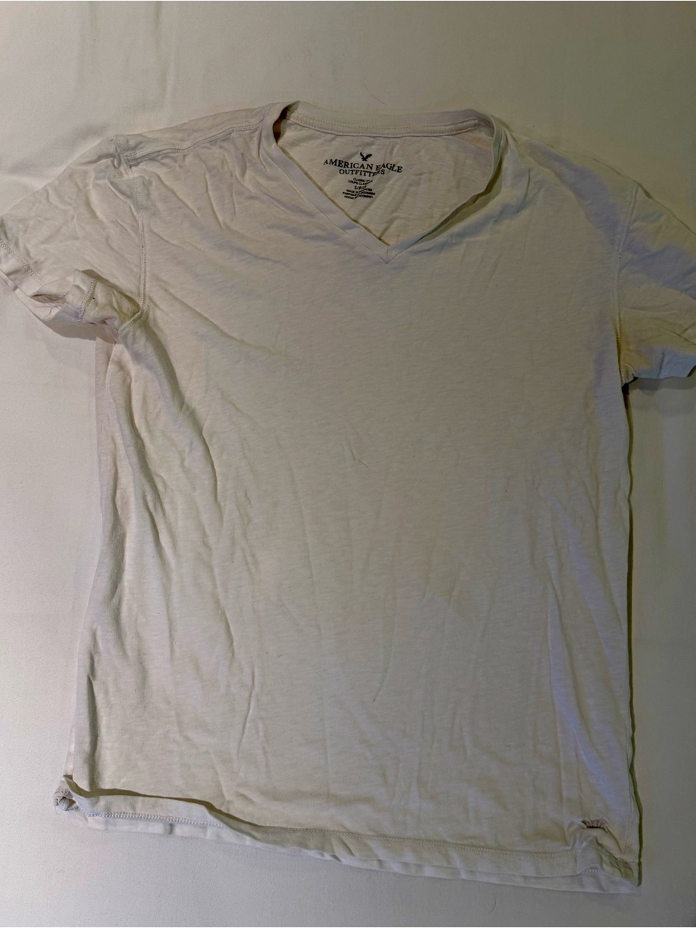 American Eagle Outfitters Men’s Cream V-Neck Short Sleeve Tee